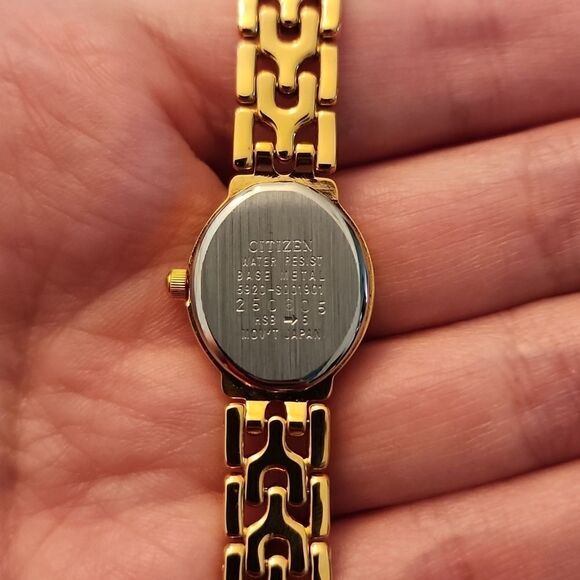 NWT Ladies Citizen Quartz Gold Tone Wrist Watch with Original Box - Picture 3 of 4